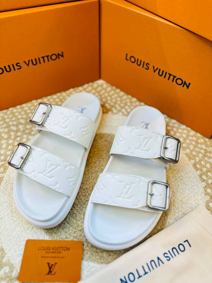 Master Slippers
Size 40-46 
210 dhs💓

Zain132
♥️♥️♥️