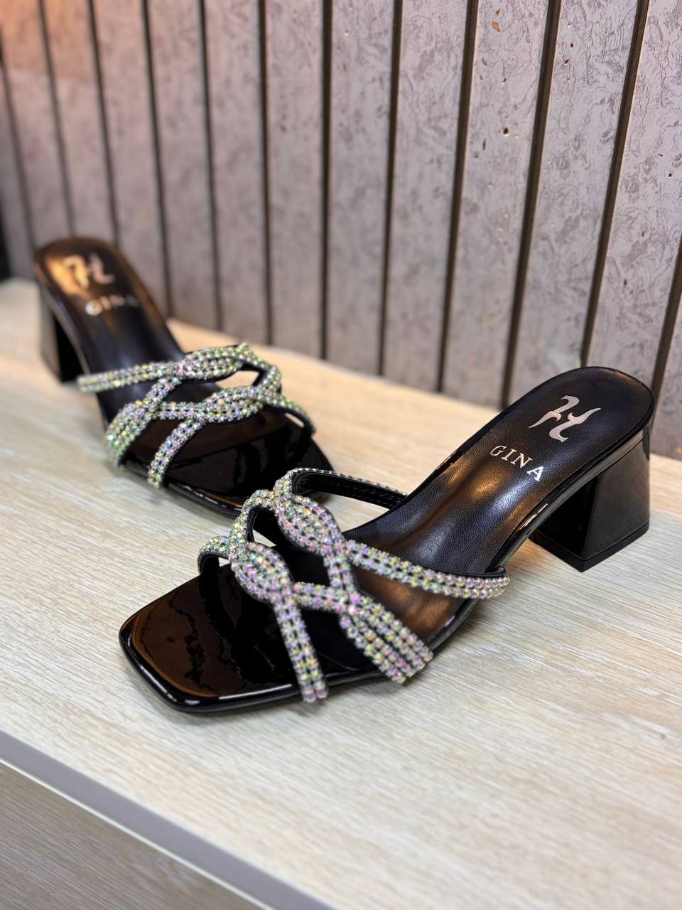 Gina 
110 dhs✅
Size 36-42

Zain55
♥️♥️♥️