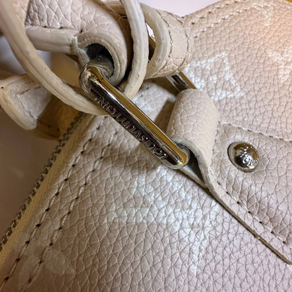 LOUIS VUITTON 

NEW CAME 

MASTER QUALITY 
285 dhs🇦🇪🇦🇪

Zain295 
♥️♥️♥️