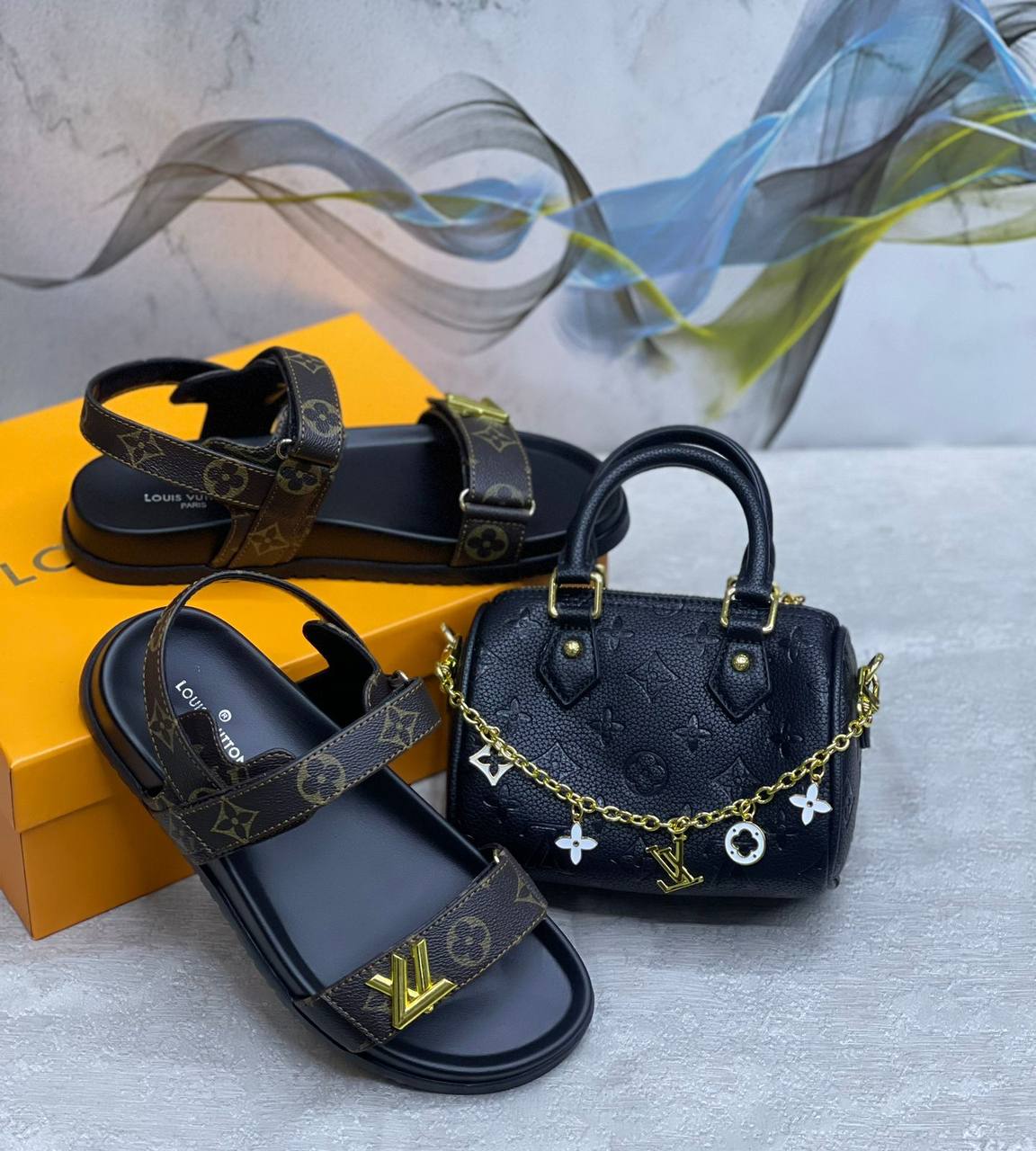 LV Set
195 dhs💓

size. 36 to 41

Zain175
♥️♥️♥️