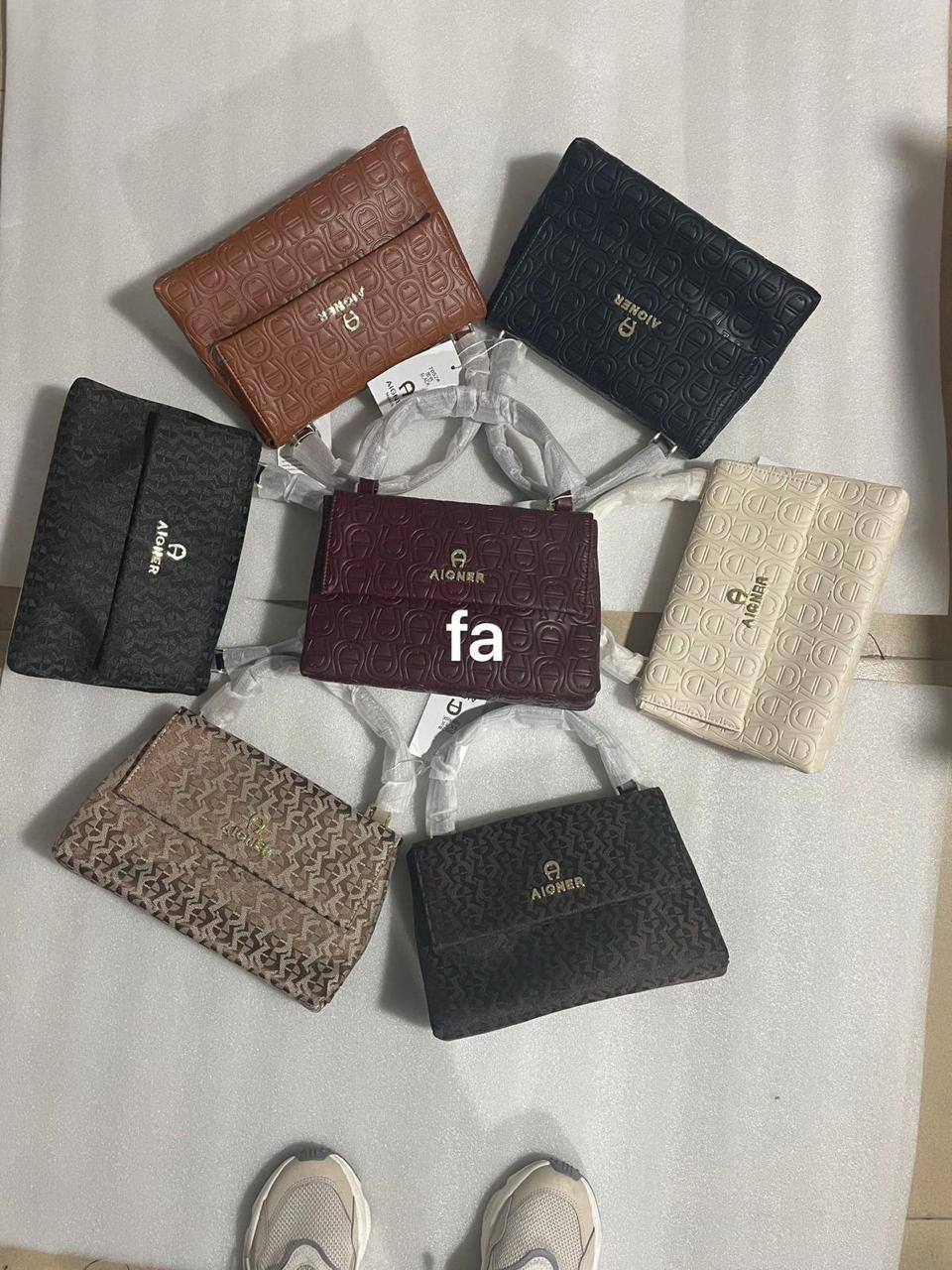 Aigner

with box
🎁🎁🎁

95 dhs✅

Zain72
♥️♥️♥️