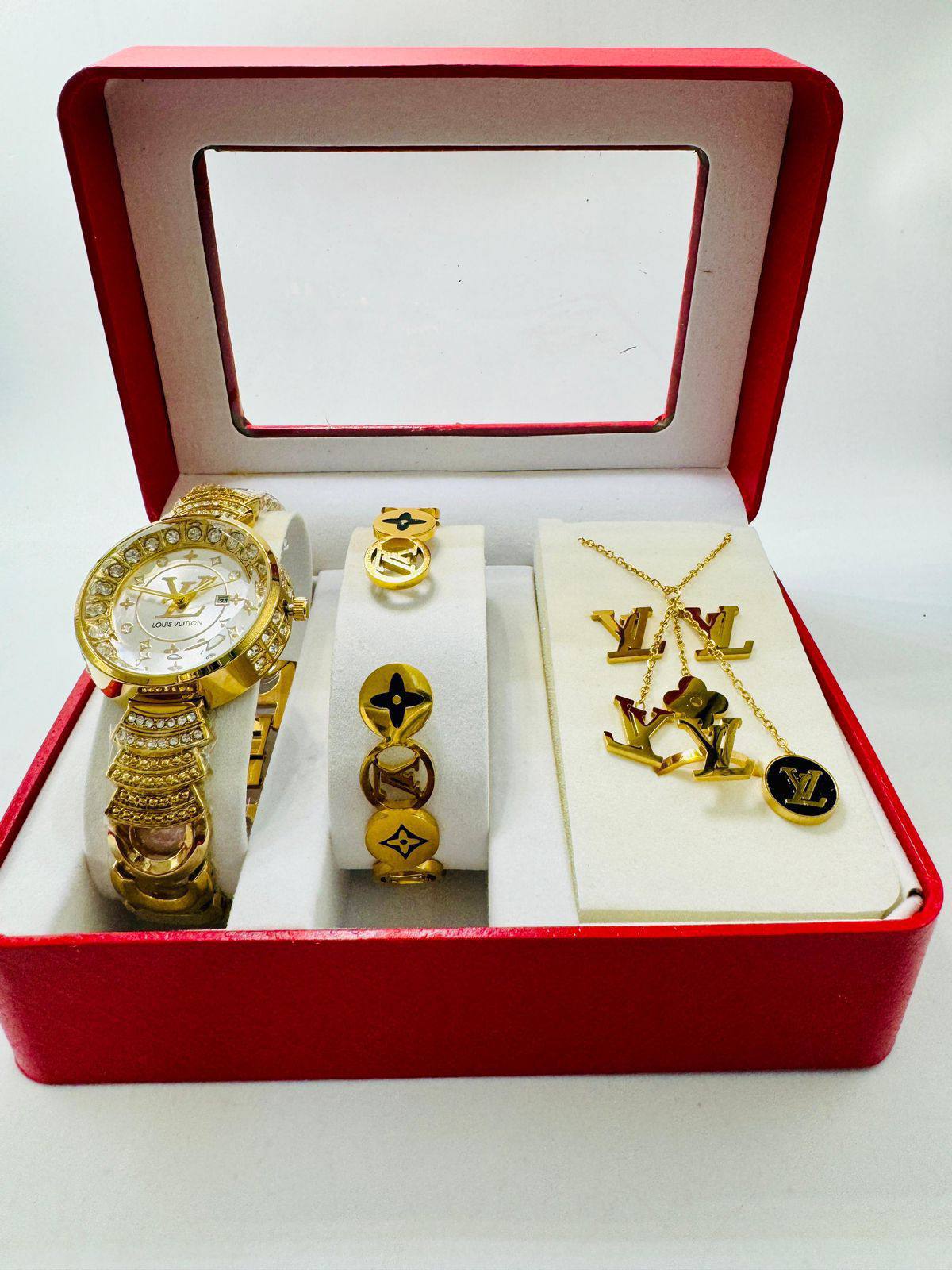 Ladies watch set 

with box 
🎁🎁🎁

90 dhs❣️

Zain08
♥️♥️♥️