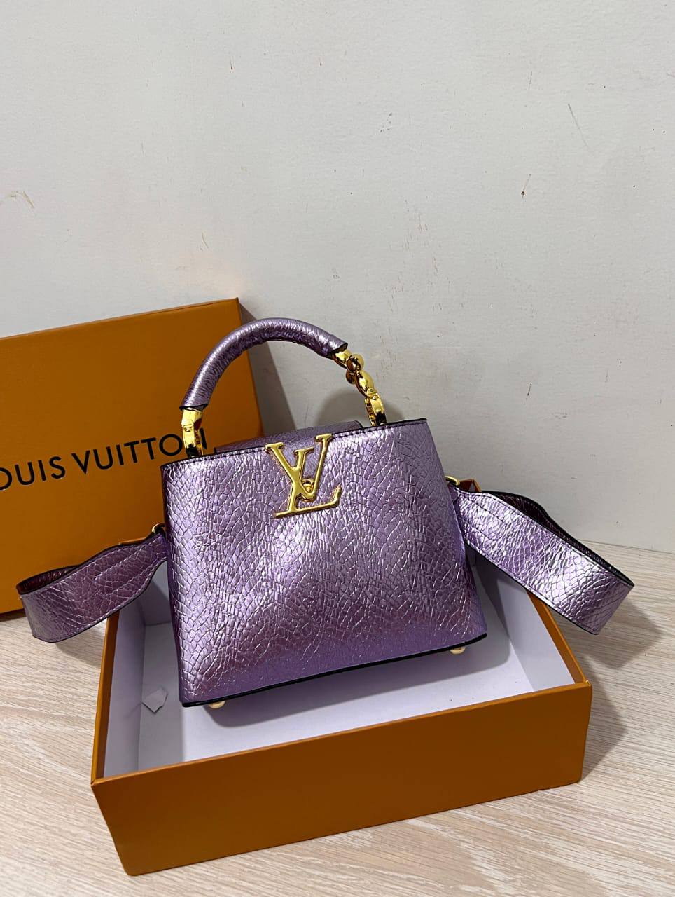 LV
110 dhs🪙🌨️

high quality 

With box  
🎁🎁🎁

20cm

Zain26
♥️♥️♥️