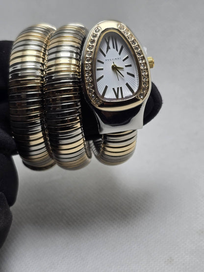 Bvlgari snake

60 dhs🇦🇪🇦🇪

Zain29
♥️♥️♥️