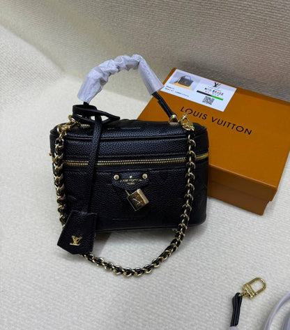 LV
90 dhs✅
with box
size 19×7×12cm

Zain42
♥️♥️♥️