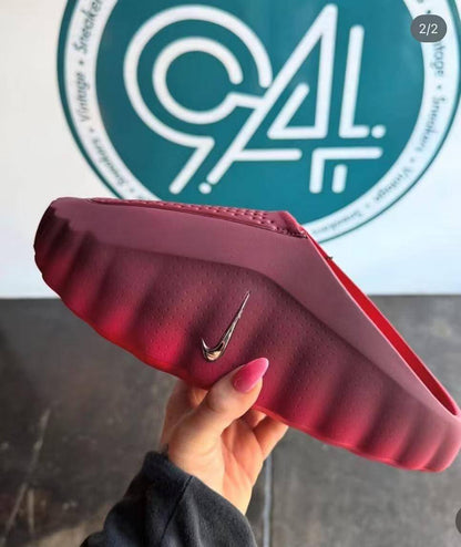 Nike Slippers, 
High Quality 
Size40To 45
160 dhs✅

Zain120
♥️♥️♥️