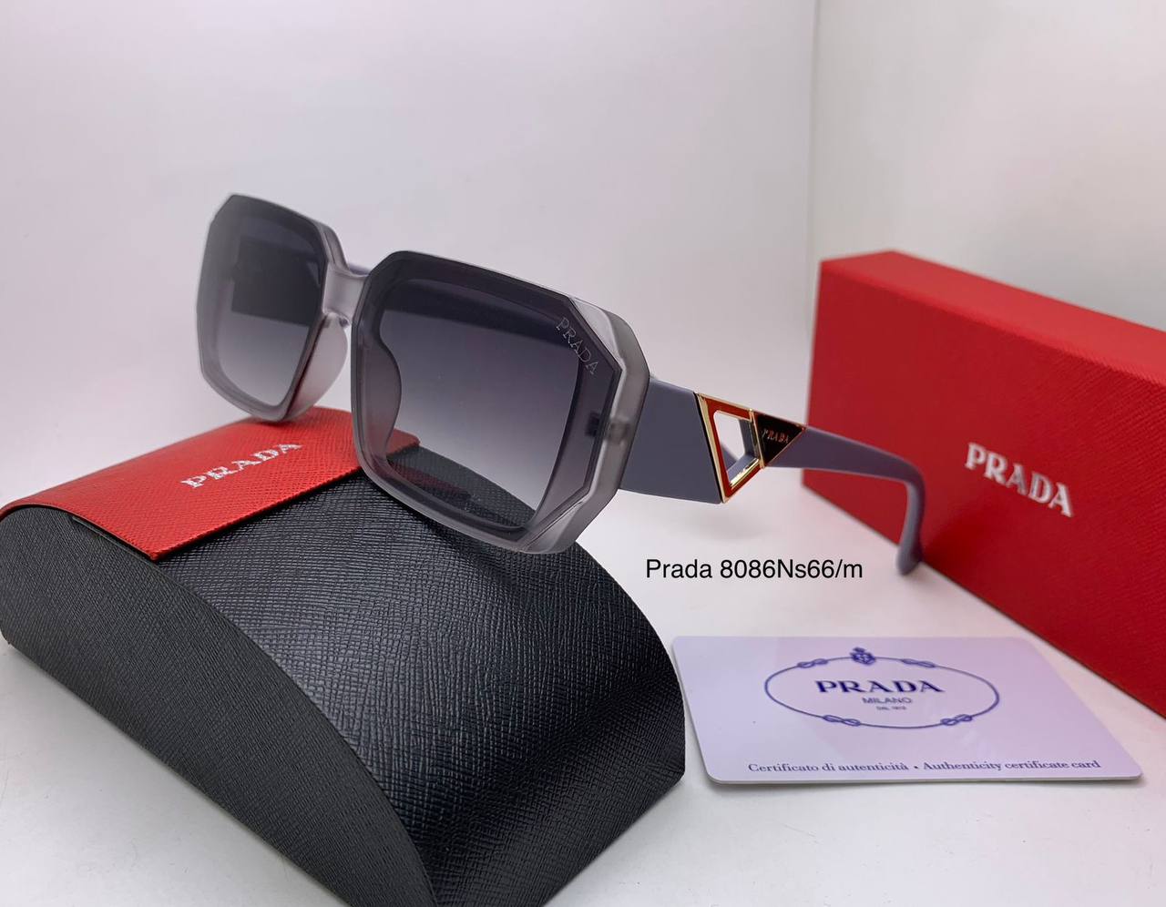 Prada
70 dhs💓

Zain126
♥️♥️♥️