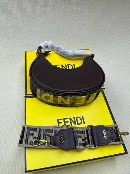 Fendi 
100 dhs✅

with box🎁

size 24cm

Zain213
♥️♥️♥️