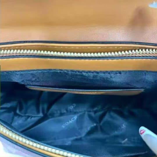 Coach
Wihh box 
75 dhs🇦🇪🇦🇪

Zain232
♥️♥️♥️