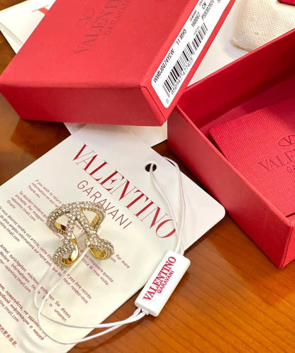 VALENTINO
Ring’s 
50 dhs🪙🖤

Zain263
♥️♥️♥️