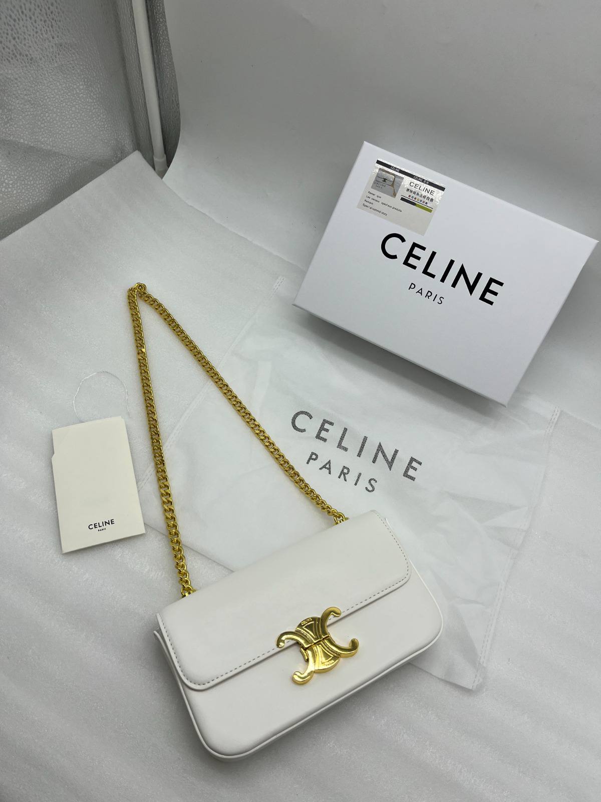 CELINE

Best quality 

with box

95 dhs🇦🇪🇦🇪

size 21CM

Zain290
♥️♥️♥️