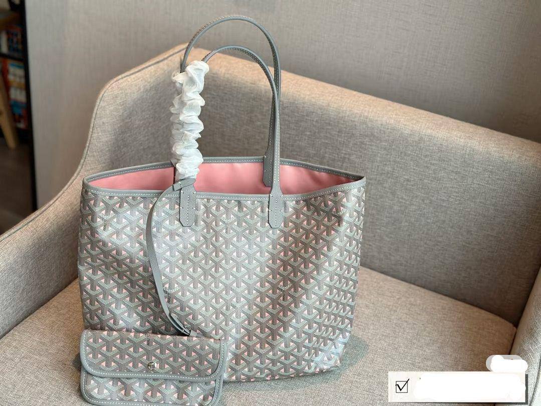 🌼 Goyard 
1️⃣ First quality 
Size : 46 * 27 cm
85 dhs🪙🌨️

Zain115
♥️♥️♥️