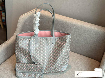 🌼 Goyard 
1️⃣ First quality 
Size : 46 * 27 cm
85 dhs🪙🌨️

Zain115
♥️♥️♥️