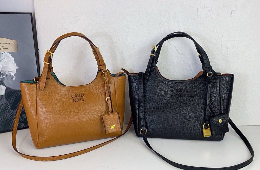 MIU MIU 
Master
330 dhs🪙🌨️
#25cm🥳🩷

Zain228
♥️♥️♥️