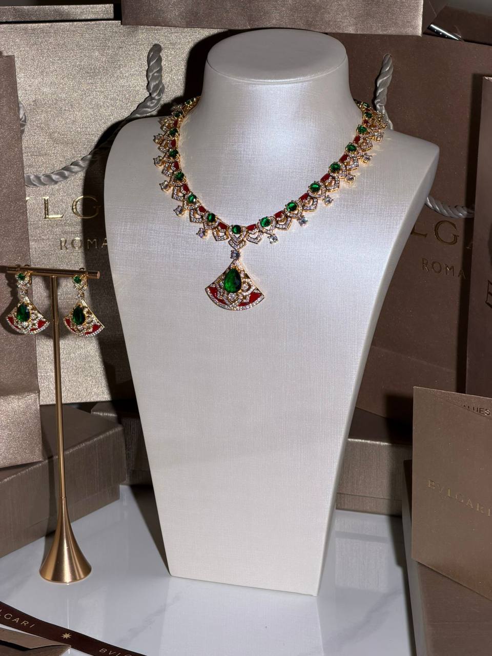 *BVlGARI*
New Collection 😍

Quality: Super Master 
Non -Tarnish color
* Necklace 
* ⁠Earrings
* ⁠For Price 👇 WTSP Text Zain 0568585901
* ⁠
* ⁠Zain268
♥️♥️♥️