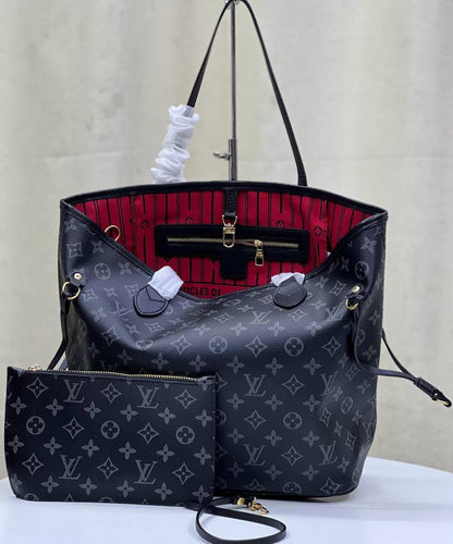 LV 
Good quality 💯
Size 43cm
95 dhs💛
With box 📦

Zain70
♥️♥️♥️