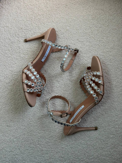 NEW AQUAZZURA 💥💥
*Super master quality*
*Size 36 to 41*
450 dhs✅

Zain113
♥️♥️♥️