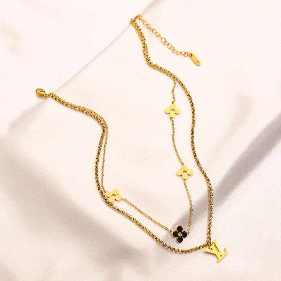 New branded necklace Stainless steel 18k gold plated 
Non tarnish 
30 dhs💓

Zain243
♥️♥️♥️