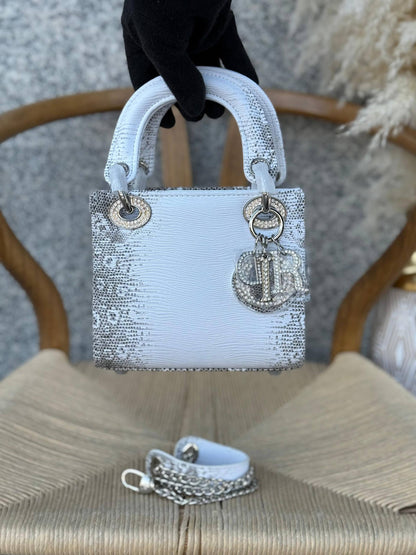 DIOR
17cm
340 dhs🗽
Top quality 
With box🎁

Zain167