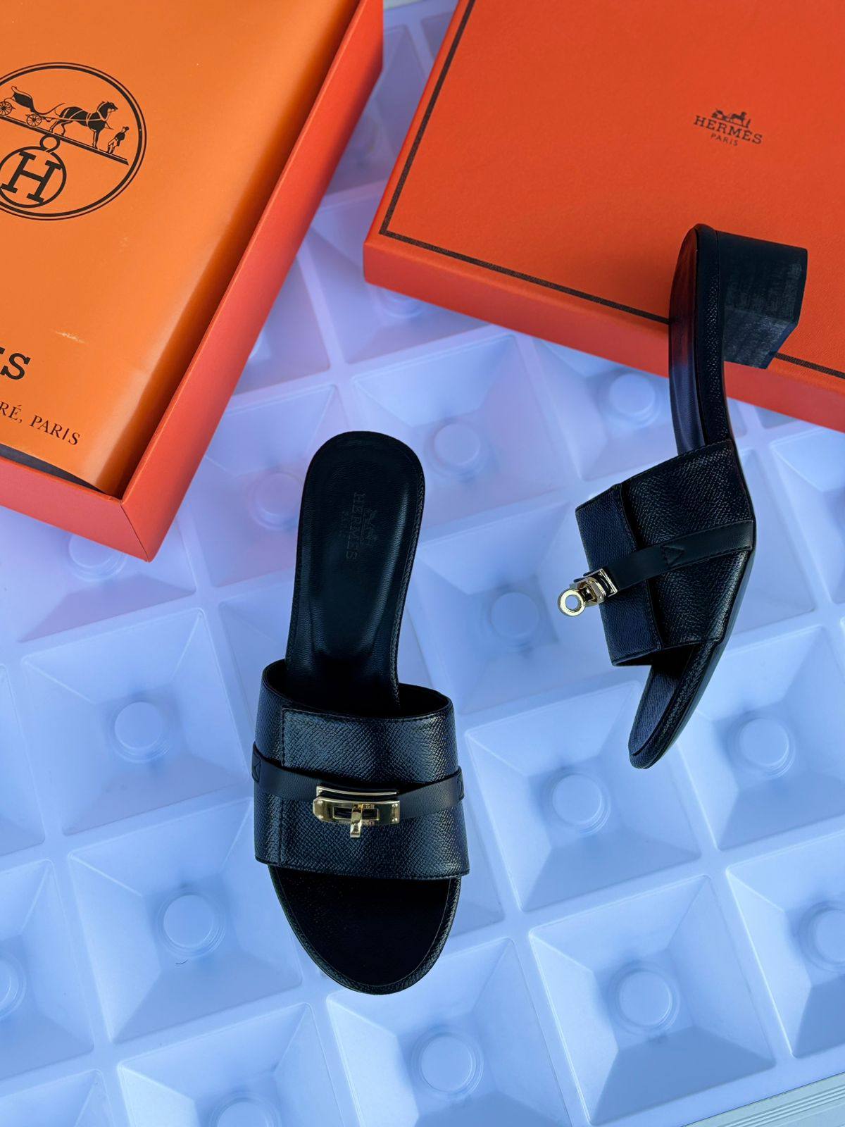 Hermes 
110 dhs🪙🌨️
Size 36-42

Zain55
♥️♥️♥️