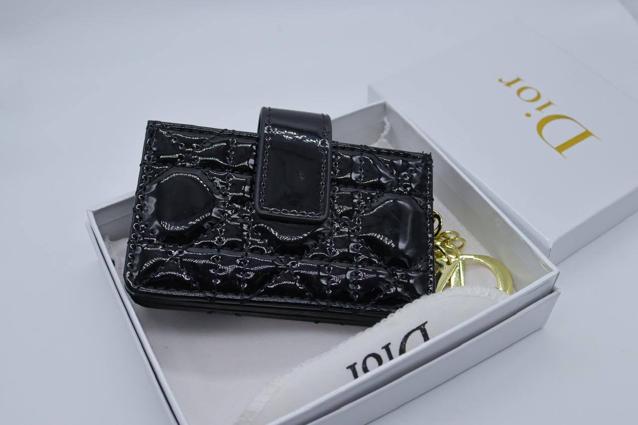 Dior Wallet
55 dhs🪙💕

Zain33
♥️♥️♥️
