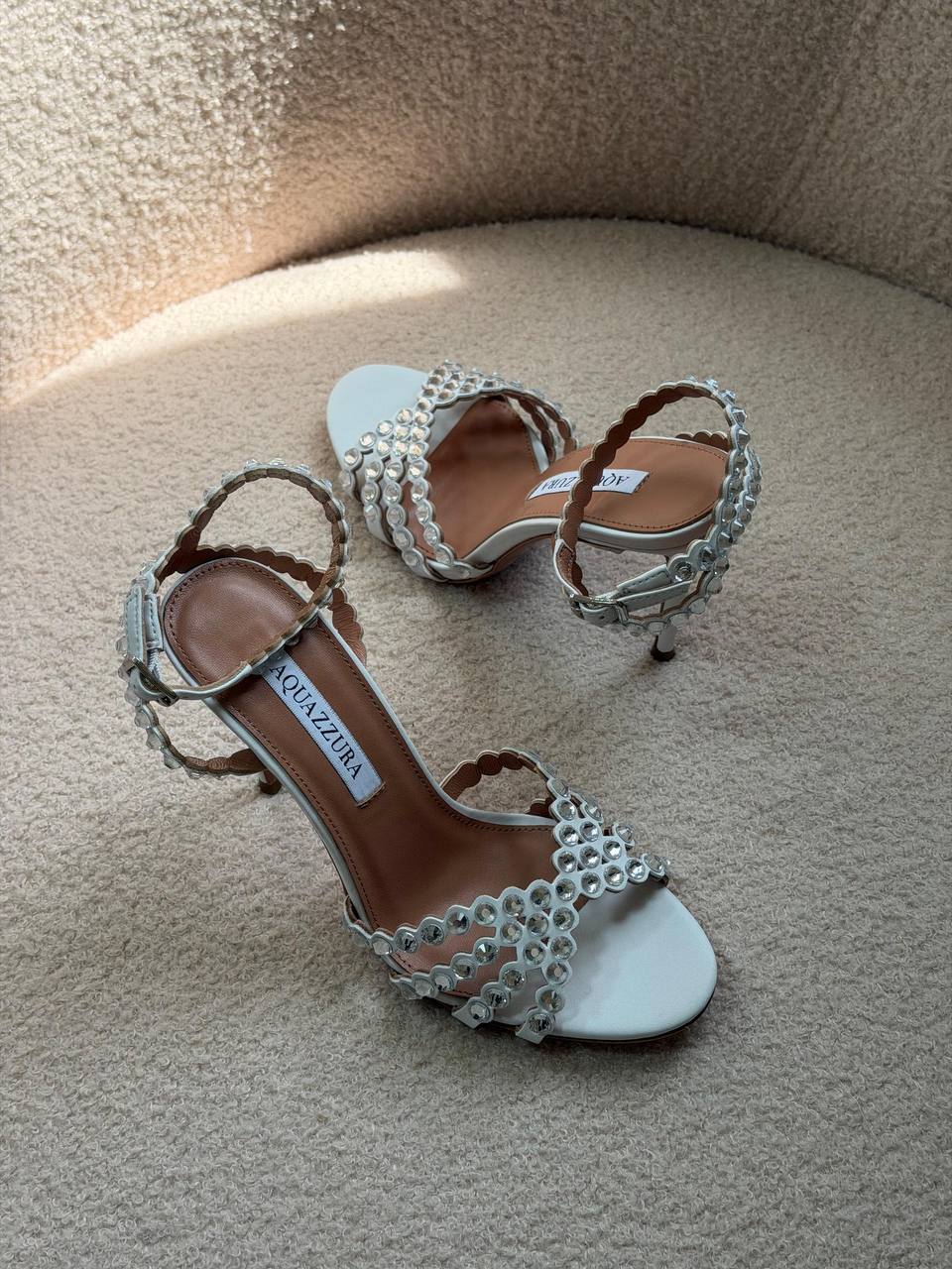 Aquazzura
𝑨𝑨𝑨 𝑸𝑼𝑨𝑳𝑰𝑻𝒀
𝑺𝑰𝒁𝑬 {36 𝒕𝒐 42}
𝑯𝑬𝑬𝑳 10.5 𝑪𝑴
470 dhs✅

Zain81
♥️♥️♥️