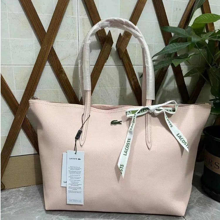 Lacoste
50 dhs✅
size 46×28×12cm

Zain42
♥️♥️♥️