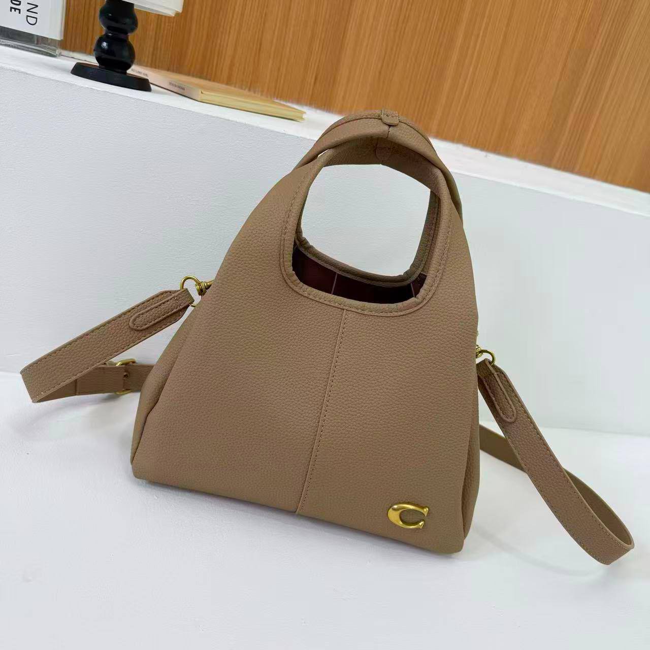 Coach
95 dhs✅

Zain219
♥️♥️♥️