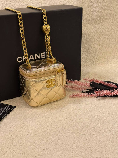 Chanel 
Master🌺🌺
  Micro Size Box
230 dhs✅

Zain131
♥️♥️♥️