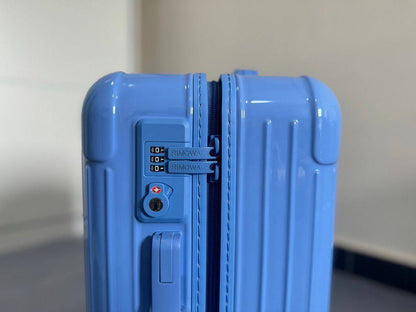 Rimowa Essential 
Travel Bags
master quality 
450 dhs✅

Zain295
♥️♥️♥️