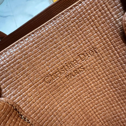DIOR 
GOOD QUALITY 
90 dhs🇦🇪🇦🇪

Zain39
♥️♥️♥️