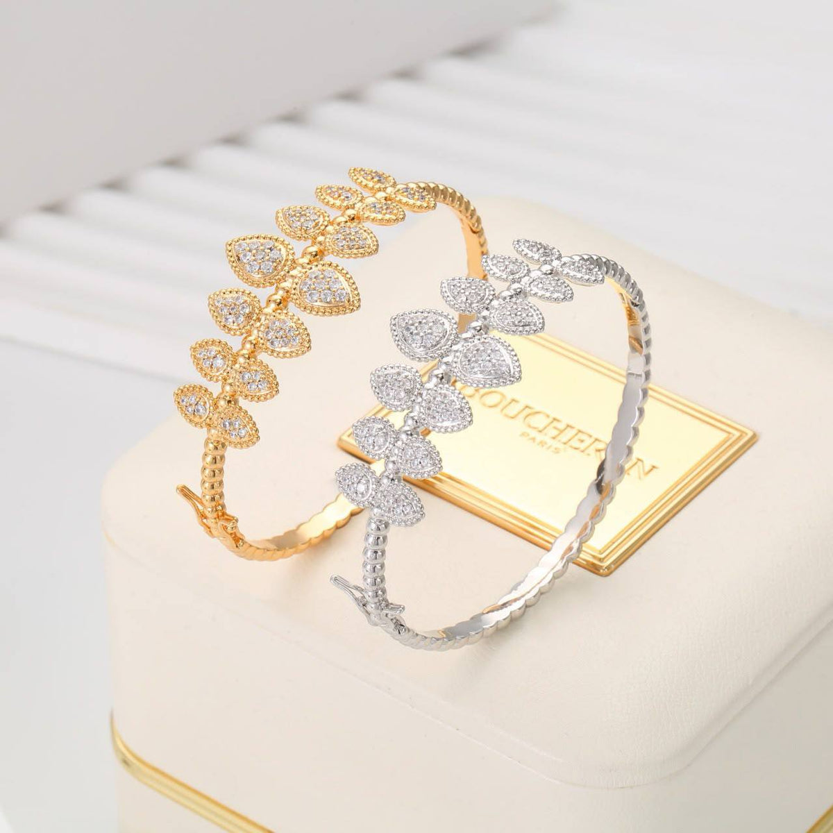 BOUCHERON SET😍
Necklace ❤️‍🔥
Earring 🐦‍🔥
Bangle 🦋
Ring 💍 available size👇
6,7,8,9
Master quality 💯

With normal boxes 📦 
330 dhs🇦🇪🇦🇪

With good box 🗃️ 
345 dhs 🇦🇪🇦🇪

Zain216
♥️♥️♥️