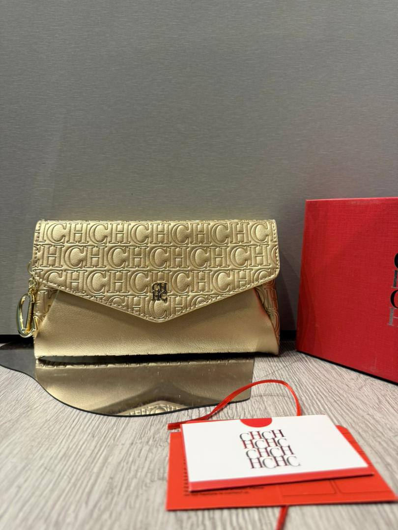 CH
90 dhs🪙🖤
size：20cm
Good quality 

with box
🎁🎁🎁

Zain35
♥️♥️♥️