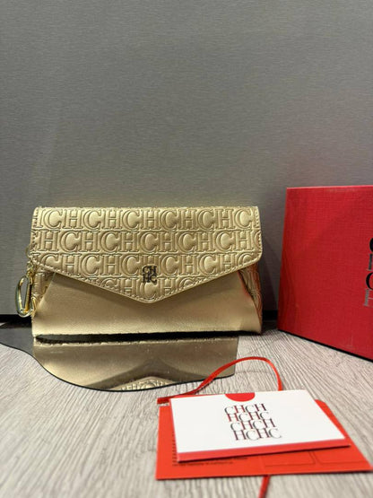 CH
90 dhs🪙🖤
size：20cm
Good quality 

with box
🎁🎁🎁

Zain35
♥️♥️♥️