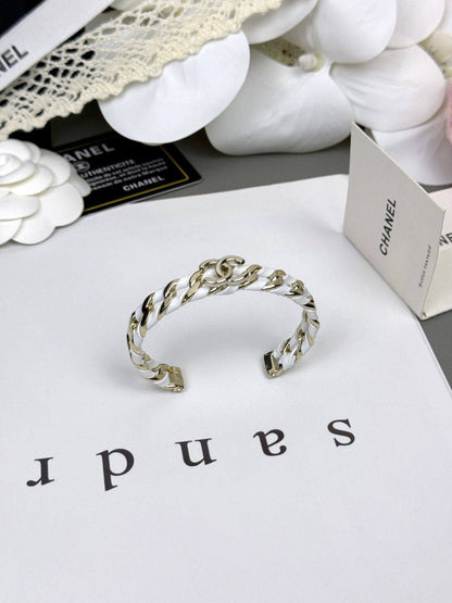 MASTER BANGLE
75 dhs🇦🇪🇦🇪

WITH BOX AND PAPER BAG🛍️🎁

Zain89
♥️♥️♥️