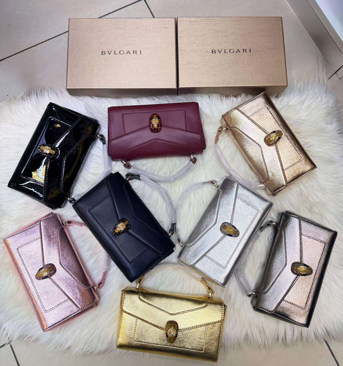 Bvlgari
with box,  
size...21*13 cm 
130 dhs💓

Zain12
♥️♥️♥️