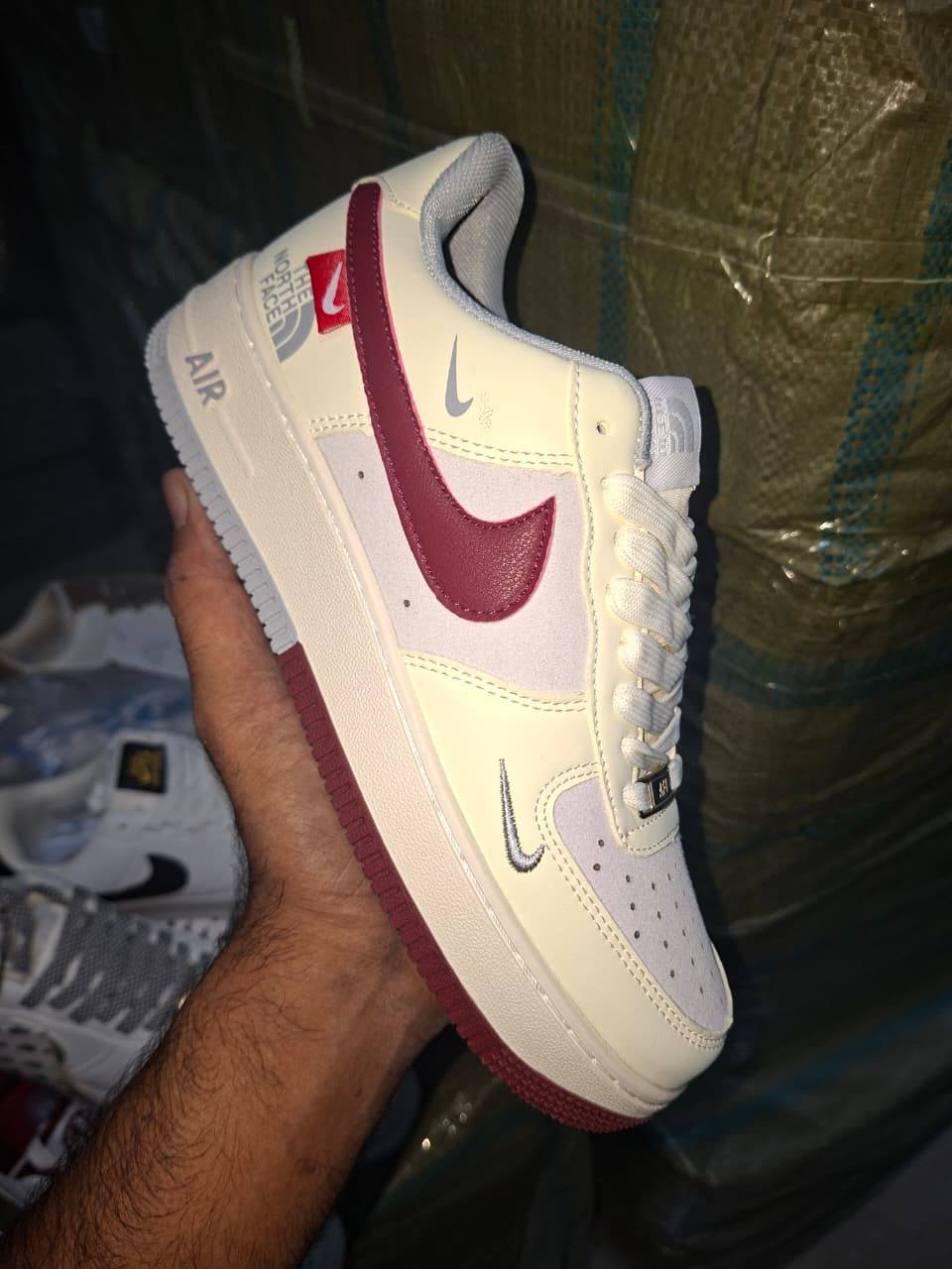 NIKE
40 to 45 size
95 dhs💓

Zain27
♥️♥️♥️