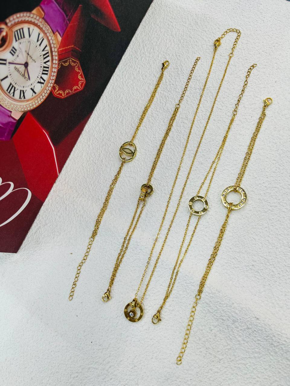 Stainless steel ❤️‍🔥*
Non tarnish 💯
ONE Piece 🦋
With black boxes 📦 
20 dhs💓
With normal boxes 🗃️ 
And paper bag 🛍️
30 dhs💓

Zain216
♥️♥️♥️