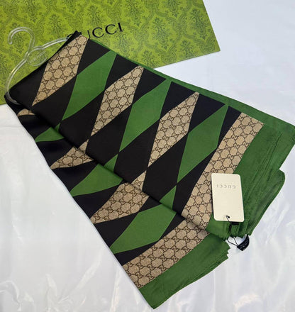 LV - Gucci
Silk scarf 
40 dhs✅
55 dhs✅ 

with box🎁🎁🎁

Zain93
♥️♥️♥️