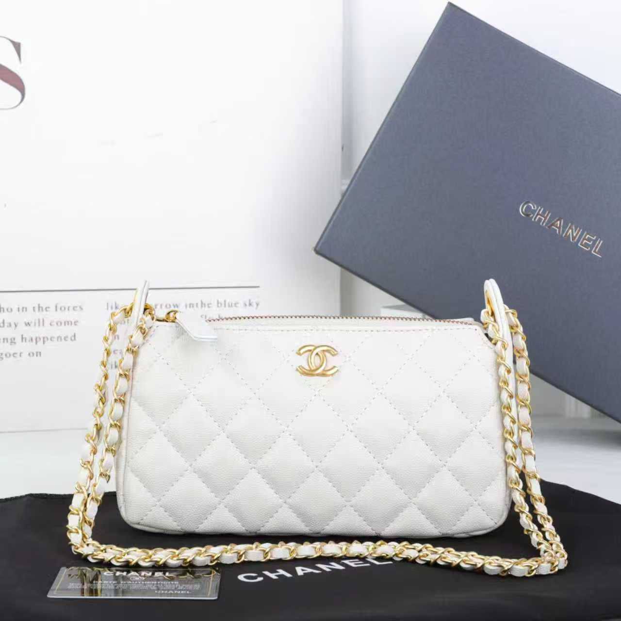Chanel

With box
🎁🎁🎁

💓💓💓
95 dhs❣️

Zain07
♥️♥️♥️
