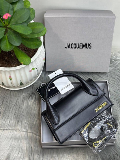 Jacquemus

with box
🎁🎁🎁

100 dhs✅

Zain244
♥️♥️♥️