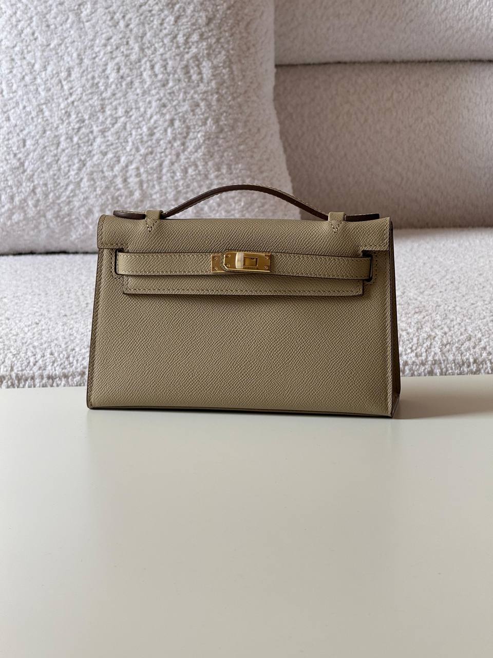 Hermes
pochette 21cm💥Master quality ✅with box📦
340 dhs✅

Zain52
♥️♥️♥️