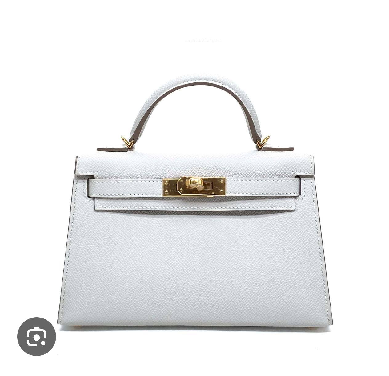 Hermes
GOOD quality

 With boxes 
🎁🎁🎁

SIZE 22 CM 
105 dhs✅

Zain200
♥️♥️♥️