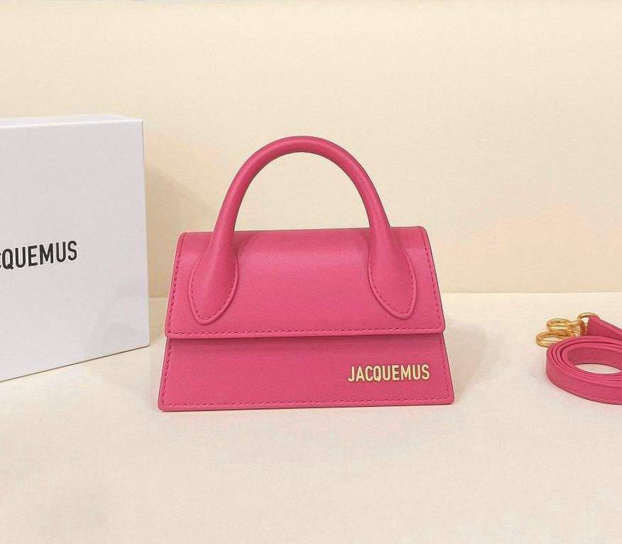 JACQUEMUS 

NEW CAME 
GOOD QUALITY
 WITH BOX 

110 dhs🇦🇪🇦🇪🇦🇪

Zain295
♥️♥️♥️