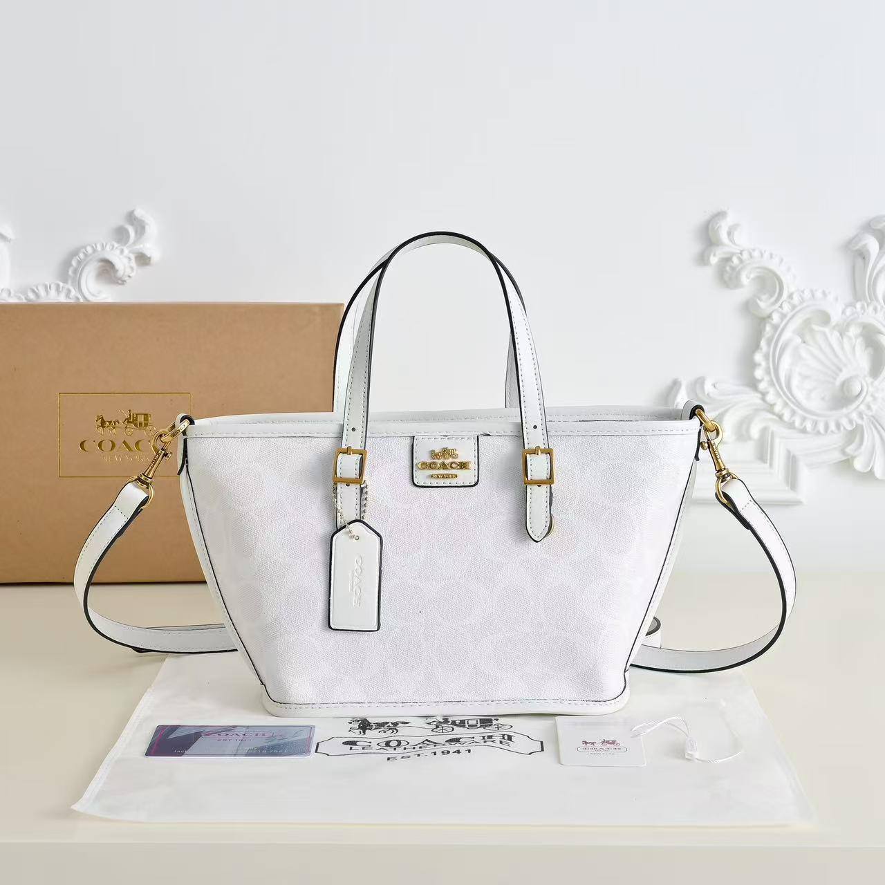 Coach
90 dhs✅


Withbox
🎁🎁🎁

Zain143
♥️♥️♥️
