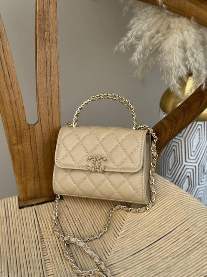 CHANEL
15cm
340 dhs✅
18cm
360 dhs✅
Top quality 
With box🎁

Zain167
♥️♥️♥️