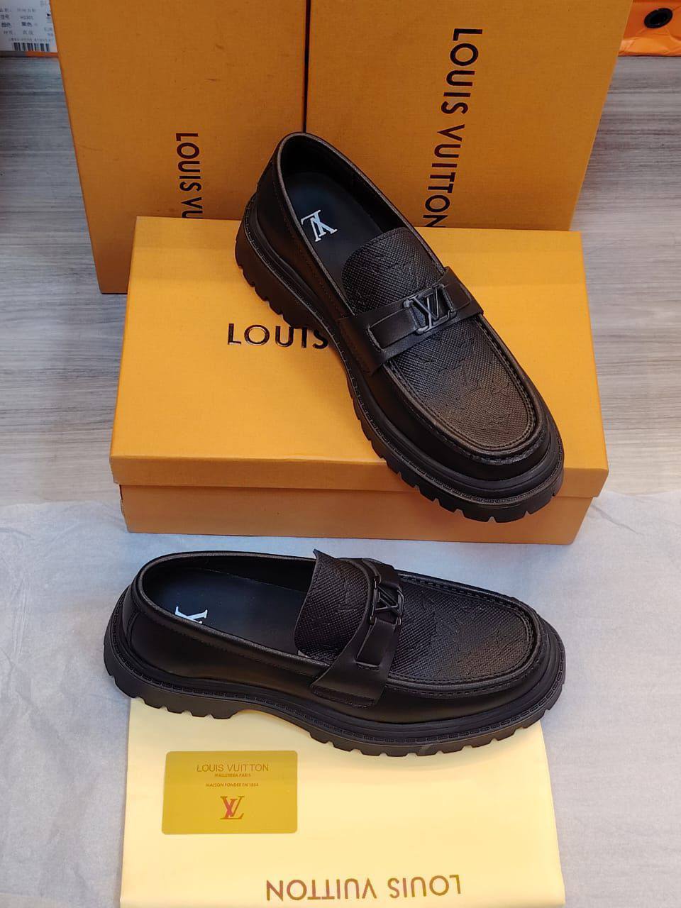 Dior   Prada   Gucci Valentino LV
 Good Quality, 
Size 40To 45
190 dhs✅

Zain16
♥️♥️♥️