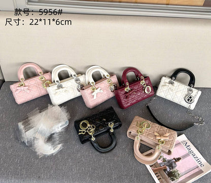 Dior
nice quality
130 dhs✅
withbox

Zain143
♥️♥️♥️