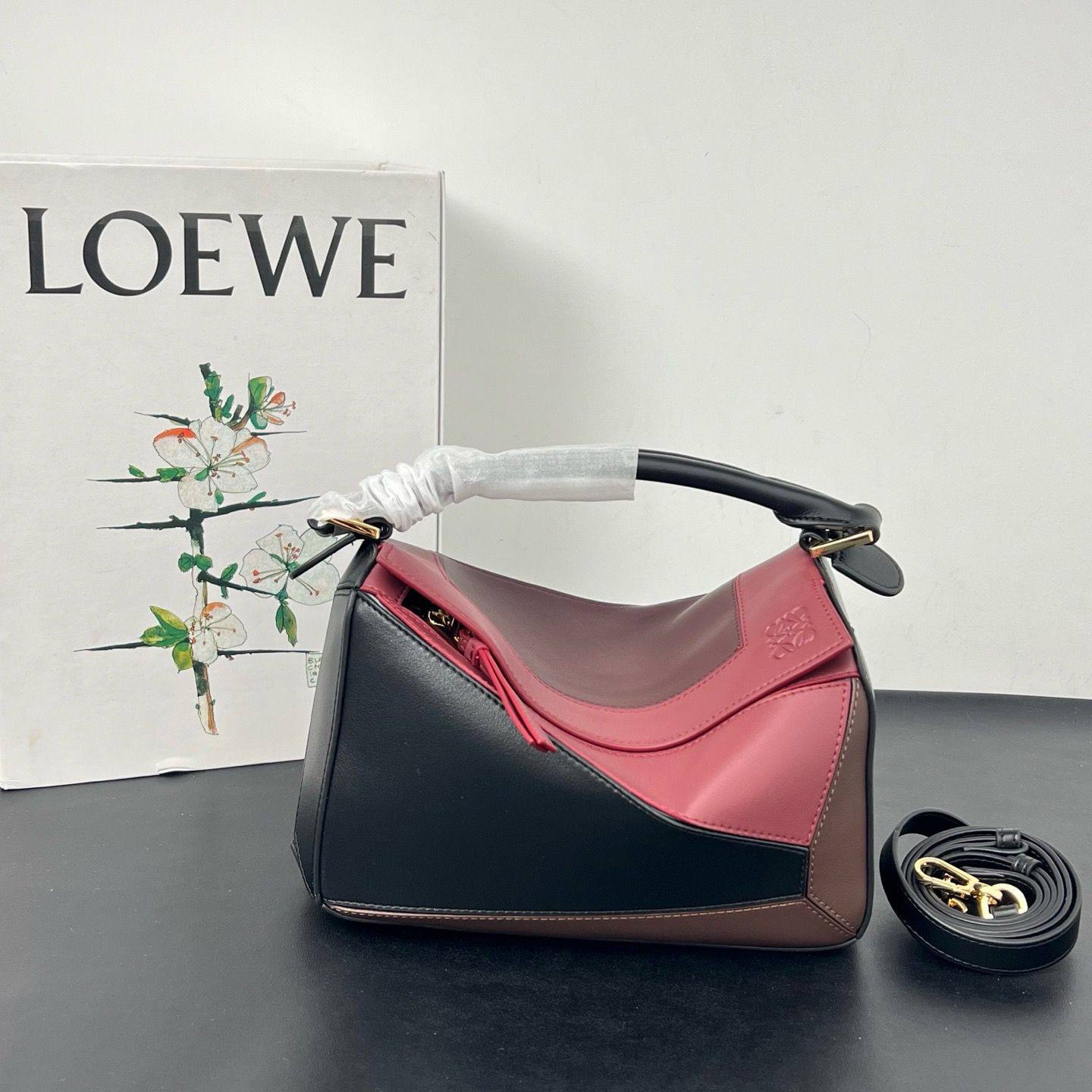 Loewe 
Master
320 dhs🌺
#23cm💕❤️💁‍♂️

Zain228
♥️♥️♥️