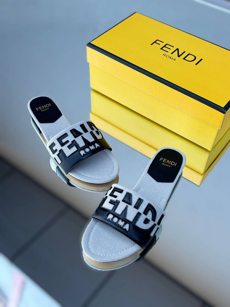 Fendi slipper
85 dhs🪙💕
Size 36-42

Zain55
♥️♥️♥️